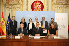 El ministro de Justicia entrega los premios del concurso del Instituto de Innovación Legal #HackTheJustice Foto de familia