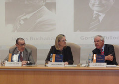 De izquierda a derecha: Juan Velarde, Irene Garrido y José Ramón Álvarez Rendueles