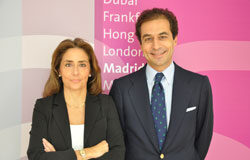 Ashurst incorpora a Juana Pulgar como consejera académica Foto de Juana Pulgar y Jesús Almoguera.