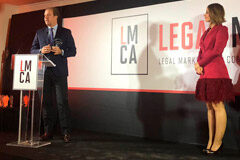 CECA MAGÁN premiado a la mejor iniciativa solidaria en Banda 2 en los premios Legal Marcom Imagen del evento