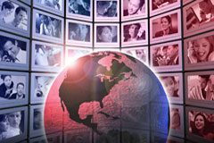 LinkedIn para abogados: cuestión de estrategia profesional Varias imágenes de trabajadores y una bola del mundo.