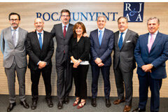 Roca Junyent y los despachos de BMyV Abogados se alían para ampliar sus servicios en España Firma del acuerdo