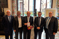 CEDAC reconoce la trayectoria de Miquel Roca con la Creu de Sant Miquel 2019 Imagen de la entrega