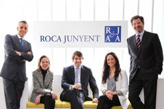 Roca Junyent incorpora a Raúl Salas como socio del Departamento Fiscal en Madrid De izda. a dcha.: Raúl Salas, Elena Ferrer-Sama, Carlos Blanco, Pilar Vacas y Joan Roca