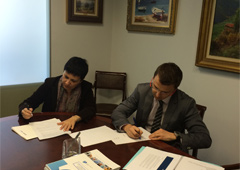 Imagen del momento de la firma Imagen del momento de la firma