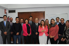 La Asociación de Abogados Urbanistas forma nuevos alumnos en Urbanismo y anuncia nueva convocatoria de curso Foto de familia