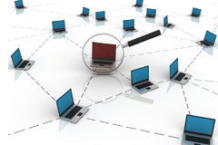 Las redes sociales y los despachos de abogados Varios portatiles azules rodeando a uno rojo.