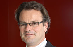 Las promociones subrayan el crecimiento global continuo foto carnet de Wim Dejonghe