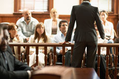 ¿Es conveniente citar jurisprudencia durante la exposición del alegato? Abogado en Sala