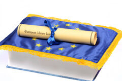 Arranca el nuevo Código Aduanero de la Unión Escrito sobre bandera de europa