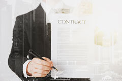 ‘Contract lawyering’, ¿es el futuro de la abogacía? Un abogado con el contrato