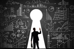 La estrategia al servicio del abogado: DAFO (II) Abogado frente a un mural con instrucciones