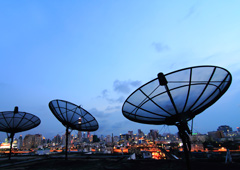 Antenas de comunicación por satélite