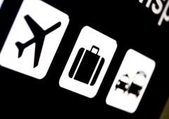 Logo de un avión, una maleta, un coche y un autobús