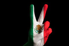 Despacito…Nuevo protocolo CDI España-México Una mano pintada con los colores de la bandera de Méjico