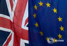 Brexit y litigación: más incógnitas Las banderas británica y de la UE en la Casa de Europa de Londres