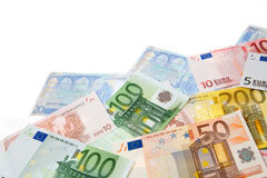 Consecuencias del impago de la prima de seguro según la última jurisprudencia del Tribunal Supremo Billetes