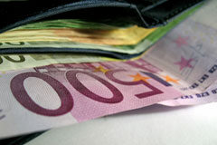 La nueva regulación del impuesto sobre el patrimonio Billetes de euro.