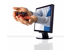 Un brazo con fichas saliendo de la pantalla del ordenador