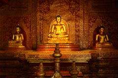 Mindfulness y abogacía. La atención plena al servicio del abogado Altar con budas