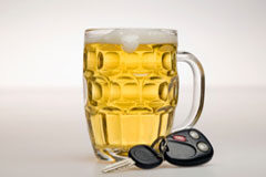 Cláusula de exclusión de cobertura por embriguez de un seguro: para ser válida debera destacarse y se aceptada expresamente Una jarra de cerveza y unas llaves de coche