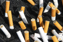 Efectos colaterales de la lucha frente al tabaquismo Cigarrillos apagados.