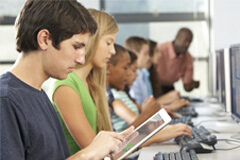 Youtube, ¿herramienta escolar? Alumnos con ordenadores