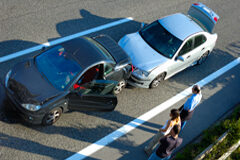 Criterio jurisprudencial del resarcimiento de daños personales por colisión recíproca de vehículos Colisión entre dos coches