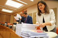 Los Presupuestos Generales del Estado, listos para su aprobación por el Pleno del Congreso Los miembros de la Mesa de Comisión de Presupuestos del Congreso, esta semana, examinando las enmiendas