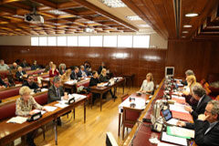 El Senado insta al Gobierno a elaborar en seis meses una legislación que prevenga el consumo de alcohol en menores Sesión de la Comisión de Sanidad y Servicios Sociales del Senado