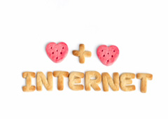La palabra internet hecha con galletas