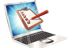 El cuestionario en el seguro de vida Un cuestionario sobre un portátil