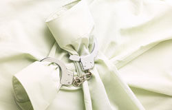 Confirma la sentencia que culpaba de un delito de falsedad a la magistrada Guardo Laso Esposas en una camisa