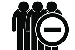 Los despidos colectivos en el ámbito de las Administraciones Públicas 3 siluetas de muñequitos con un círculo donde pone la señal de '-' (menos)