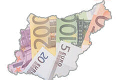 El Impuesto sobre la Riqueza y las Grandes Fortunas en Guipúzcoa y la desarmonización fiscal entre los Territorios Vascos Mapa de guipúzcoa con dinero de fondo