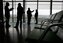 Suministro inmediato diferido Personas conversando