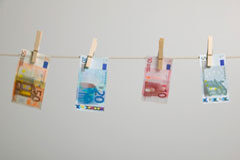 Existe concurso real de delitos en los casos de separación temporal entre la estafa y la insolvencia punible Estafa