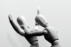 Alevosía: ¿Cuándo existe absoluto desvalimiento e indefensión de la víctima? Un muñequito de madera estrangulando a otro.