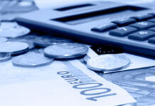 El nuevo escenario de las entidades holding en España Dinero y calculadora