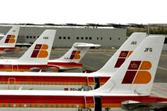 Protección de Datos sanciona a Iberia por no custodiar las tarjetas de embarque de los pasajeros Iberia aviones