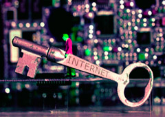 Una llave con la palabra internet