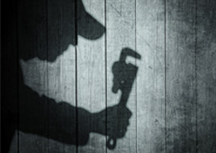 Sombra de una persona con una llave Sombra de una persona con una llave