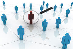 El derecho al olvido, ¿ficción o realidad? Una lupa aumentando el muñequito rojo