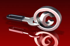 Alcance del derecho de prohibición de titular de marca registrada frente a otra que no ha sido atacada por nulidad Símbolo del copyright cogido con una llave inglesa