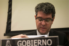 Nadal anuncia en comisión su intención de mantener el actual marco normativo para las renovables hasta 2020 Nadal