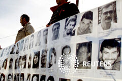 Fotos de presos de ETA: ¿ensalzamiento del terrorismo o expresión de una reivindicación? En una manifestación llevan un pancarta con presos de ETA