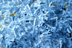 Paso a paso: Destrucción de soportes y documentos conforme a la normativa de protección de datos personales Tiras de papel