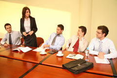 Un curso de abogados, para abogados Un grupo de personas en torno a una mesa.