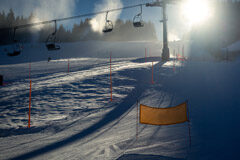 El seguro de asistencia en las pistas de esquí no es una actividad accesoria al servicio de remonte de los esquiadores Pista de esquí