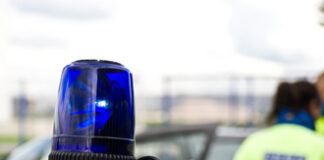 La deficiente regulación de la detención policial coche de policía